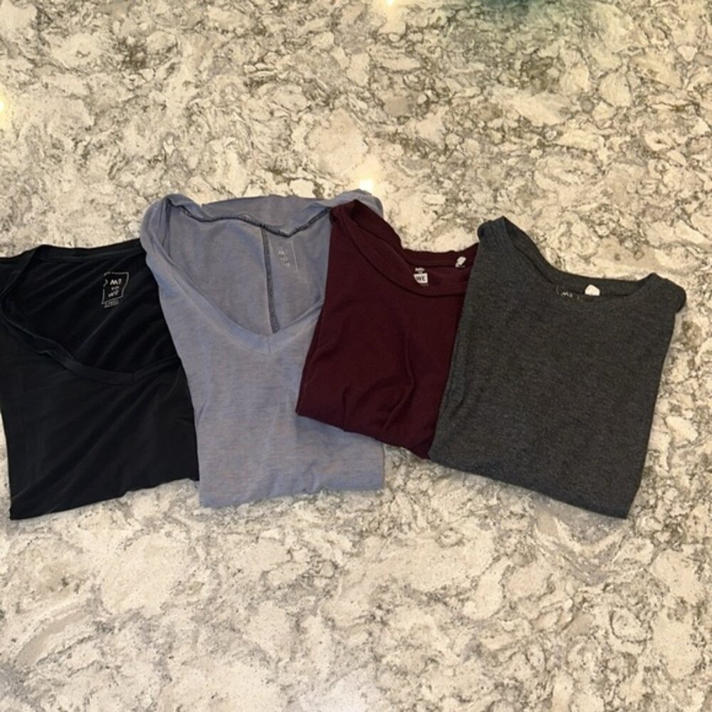 ✨ Bundle of Four PacSun T-Shirts from Me to We - XS/Small - Picture 9 of 9